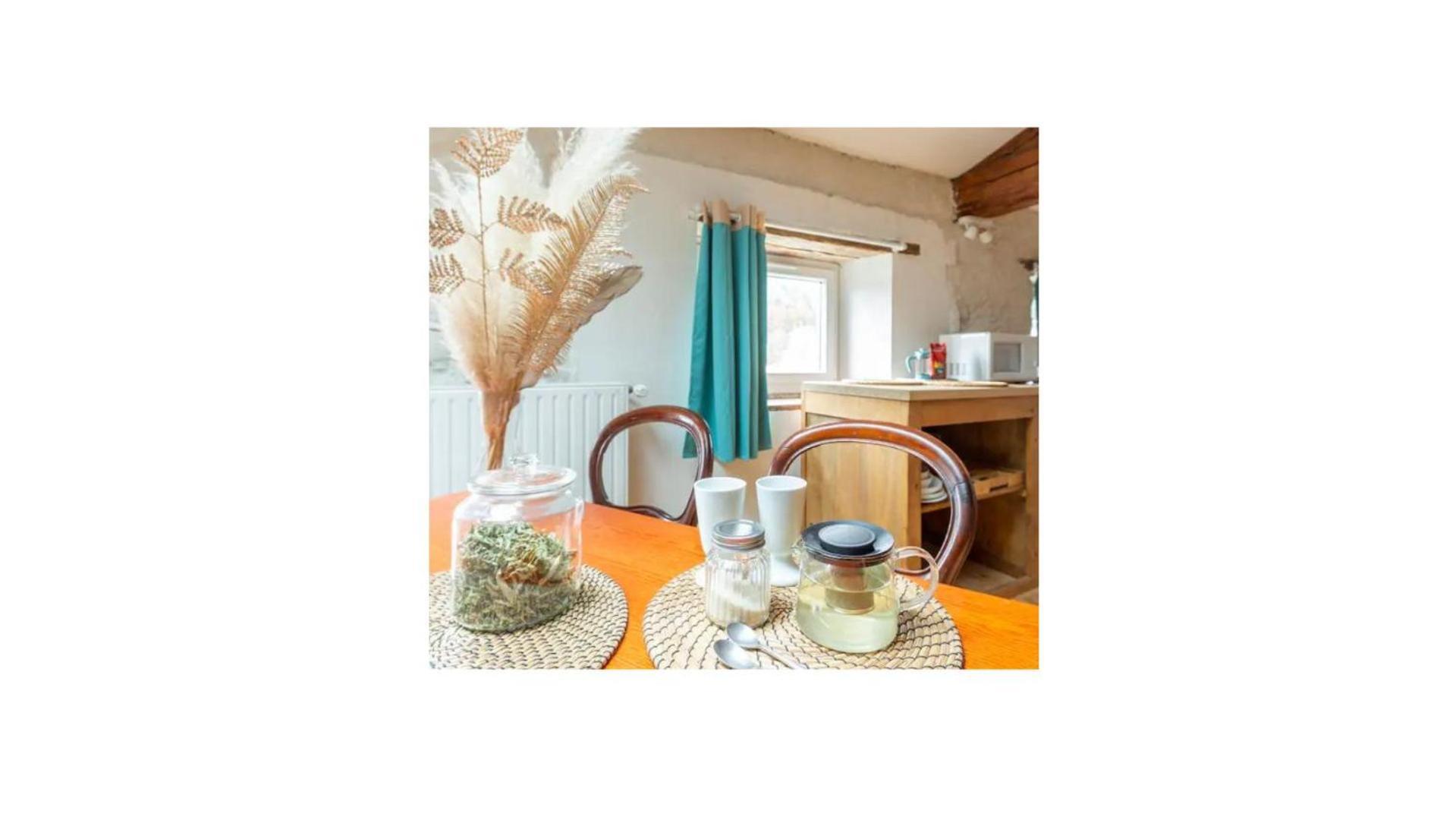 Chambre Triple Deluxe - Gite De La Louve Fougax-et-Barrineuf Bagian luar foto