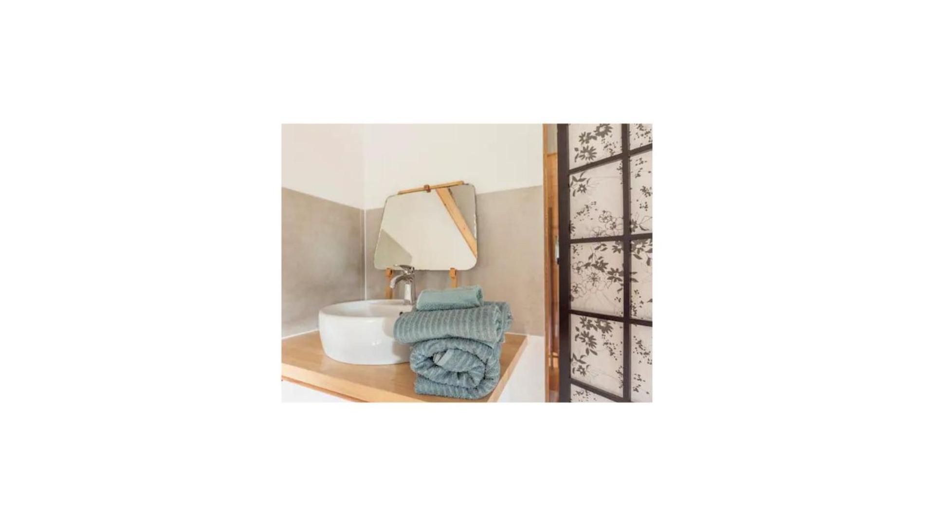 Chambre Triple Deluxe - Gite De La Louve Fougax-et-Barrineuf Bagian luar foto